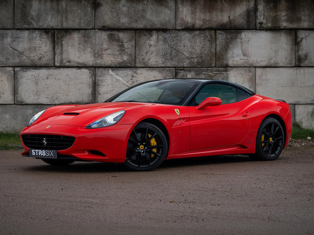 Ferrari California 4.3 V8 466PK (2010) | 18.474 km | NL Auto | 1e Eigenaar | Carbon Ceramic | Hardtop | CarPlay | Historie 49306001-0.jpg | STR8SiX