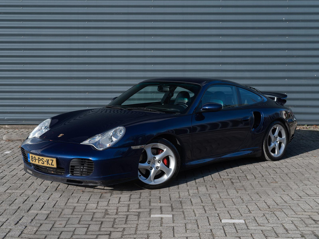 Porsche 911 3.6 Coupé Turbo (996) | 2001 | Lapisblauw | Schuifdak | Leder | Xenon 49485977-0.jpg | STR8SiX Automotive