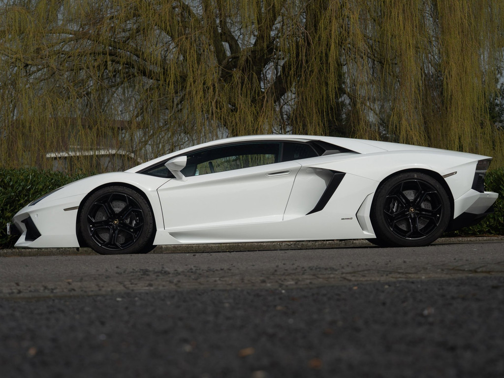 Lamborghini Aventador LP700-4 6.5 V12 (2012) 700 PK | Bianco Isis | Capristo Exhaust | 4.960 km | Lift | CarPlay | Collector Spec 51920391-1.jpg | STR8SiX Automotive