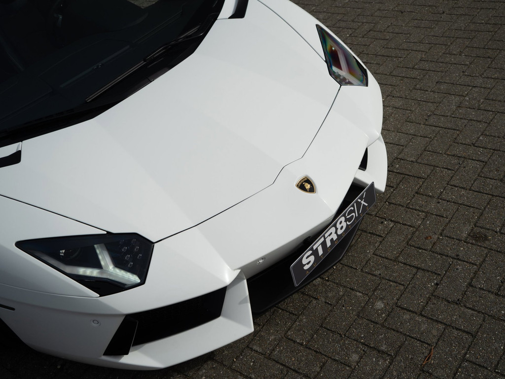 Lamborghini Aventador LP700-4 6.5 V12 (2012) 700 PK | Bianco Isis | Capristo Exhaust | 4.960 km | Lift | CarPlay | Collector Spec 51920391-11.jpg | STR8SiX Automotive