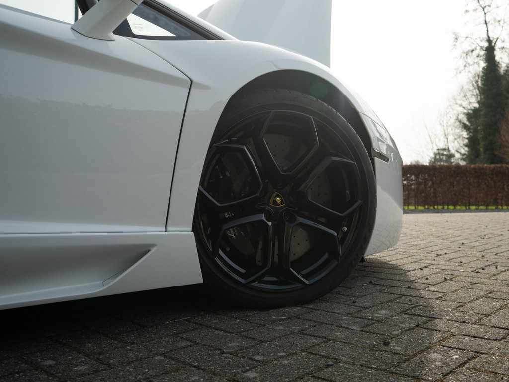 Lamborghini Aventador LP700-4 6.5 V12 (2012) 700 PK | Bianco Isis | Capristo Exhaust | 4.960 km | Lift | CarPlay | Collector Spec 51920391-12.jpg | STR8SiX Automotive
