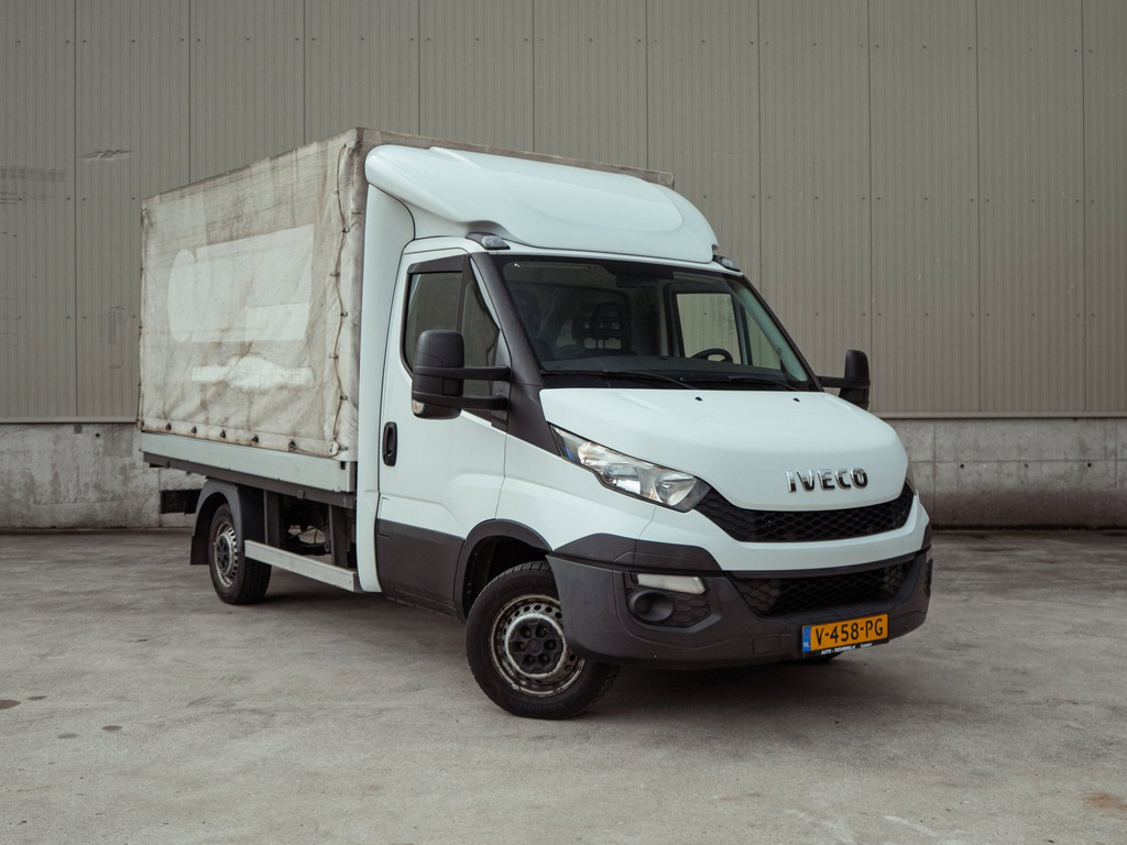 Iveco Daily 33S11 2.3 D 106PK Huifopbouw | Neerklapbare Zijschotten | 3-Zits | B-Rijbewijs | Trekhaak | Wielbasis 345cm 55978309-0.jpg | STR8SiX